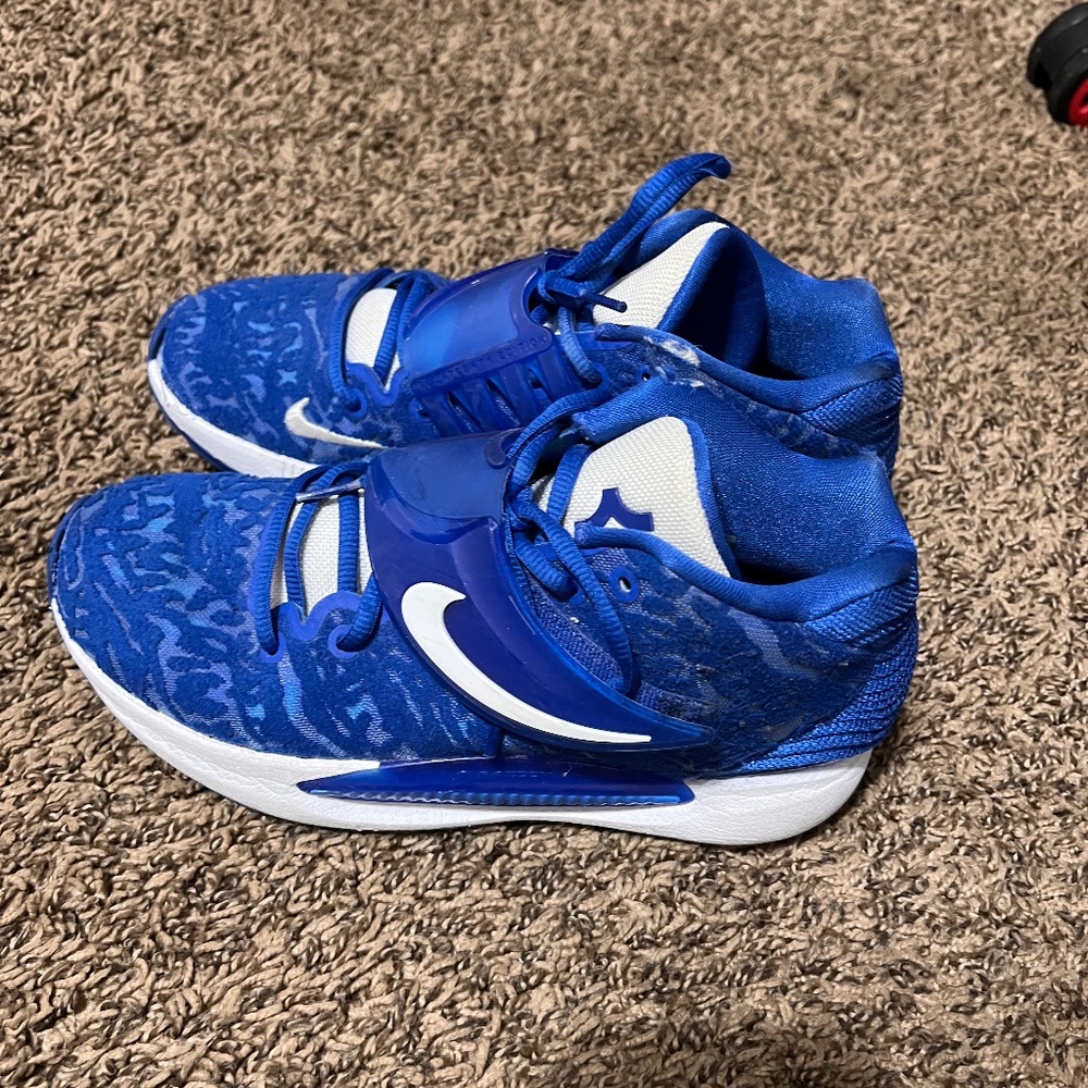KD 14 basketball shoes